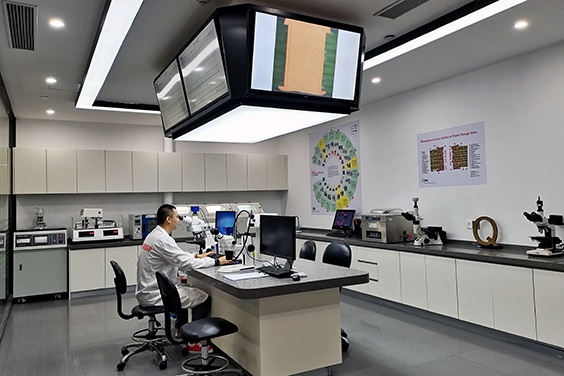 Global lab China - inspection of a PCB microsection